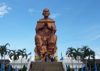 วัดโบสถ์ หลวงพ่อโตองค์ใหญ่ @ ปทุมธานี